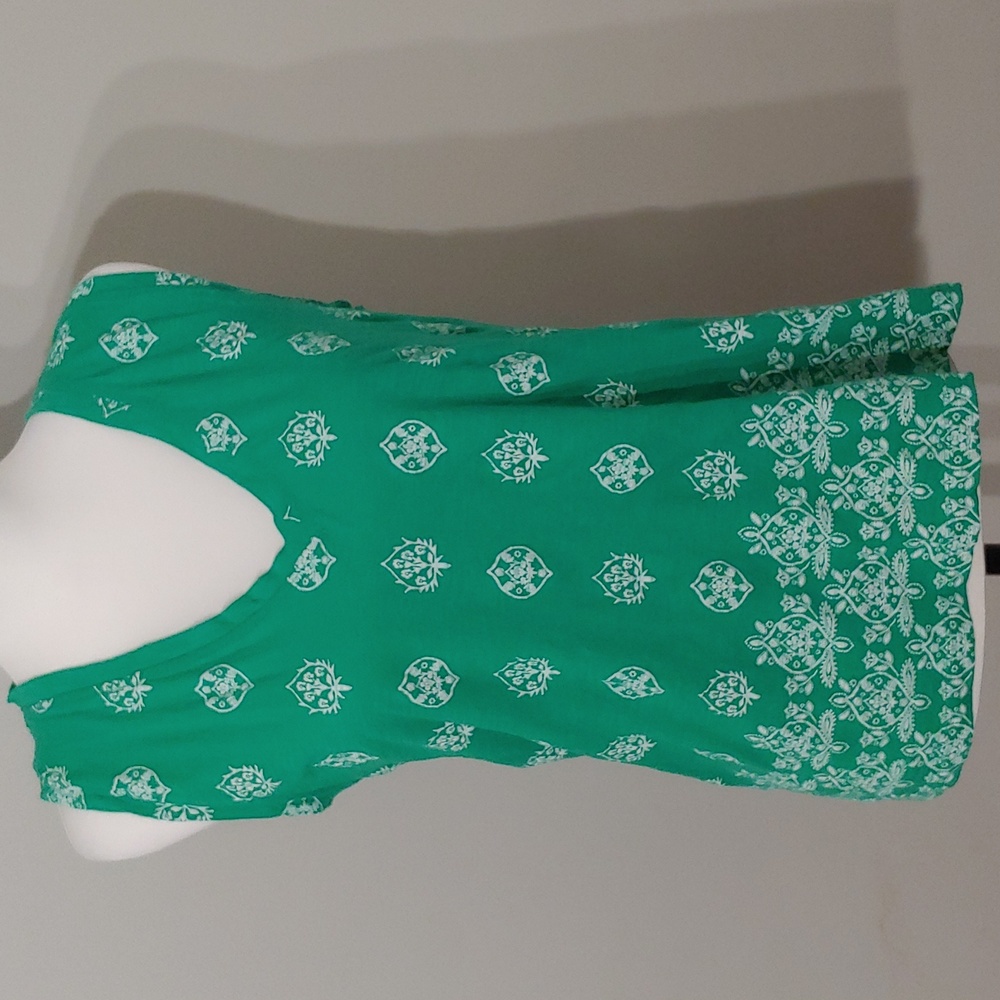 LIFT Outlet v neck sleeveless t-shirt